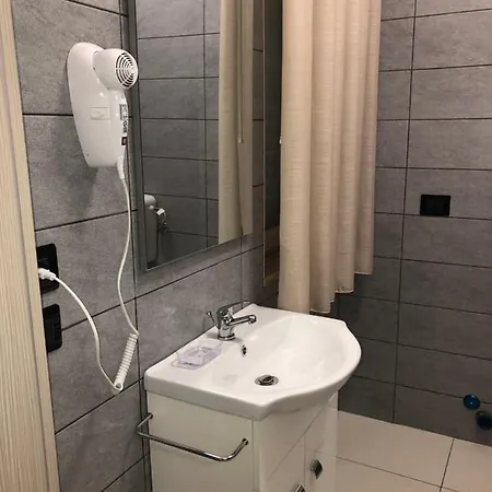 לינה וארוחת בוקר I Papaveri 3*