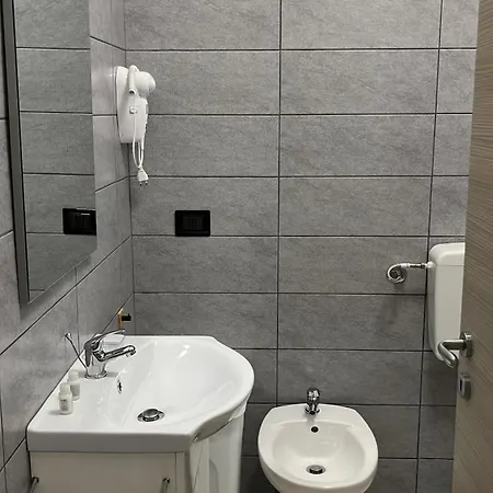 לינה וארוחת בוקר I Papaveri 3*